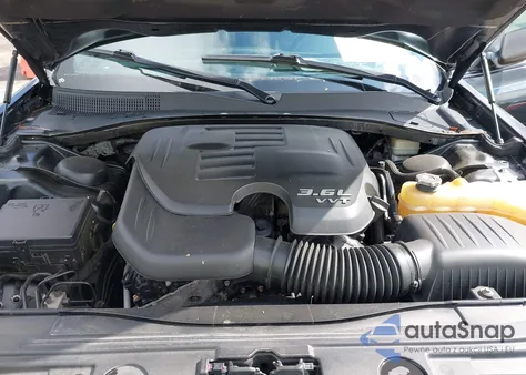 2013 Chrysler 300C John Varvatos Limited Edition из США, поврежденный, VIN 2C3CCADG1DH727364